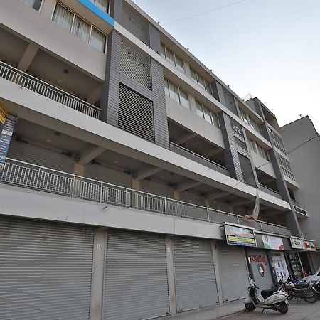 Oyo 12309 Hotel Ananya Kalol Exteriör bild