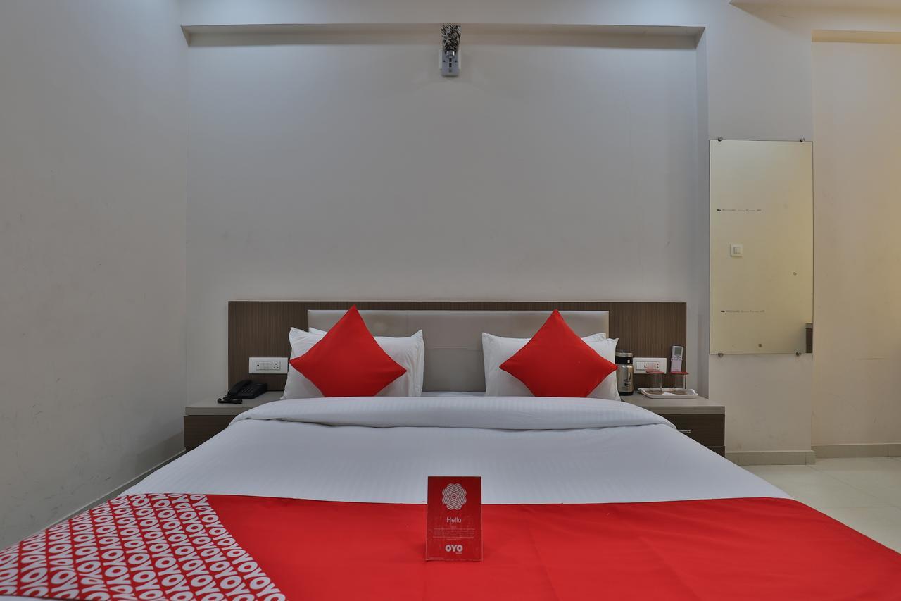 Oyo 12309 Hotel Ananya Kalol Exteriör bild